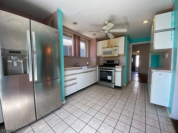 5th image of 16 Cliff Hill Pl