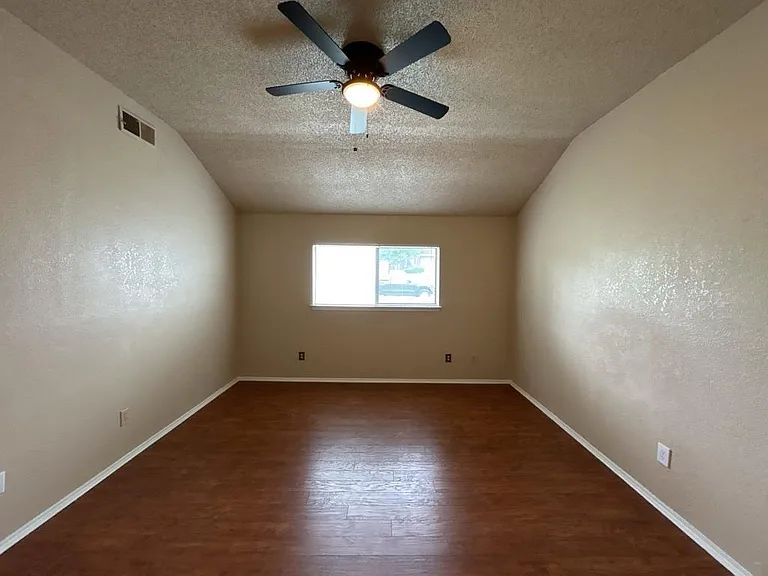 2412 Amber Hill Ln — Photo 15