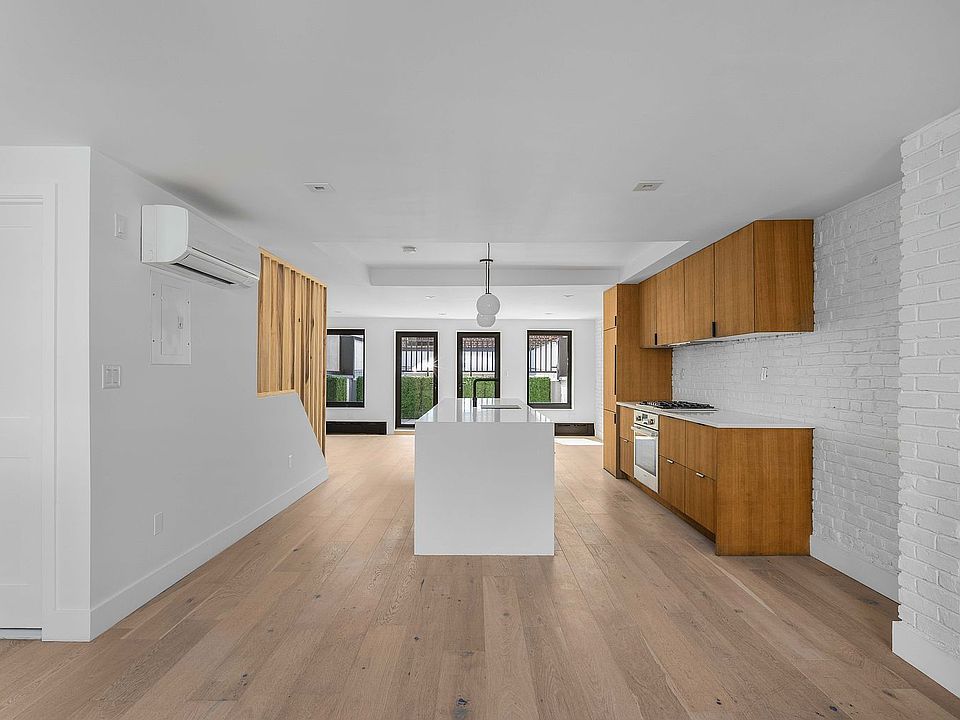 1st image of 147 Wythe Ave #1