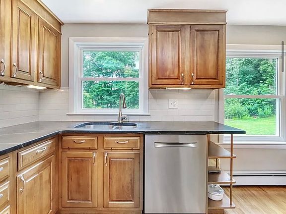 4th image of 86 Croft Regis Rd