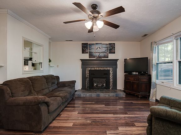 5th image of 62 Spruce Cir