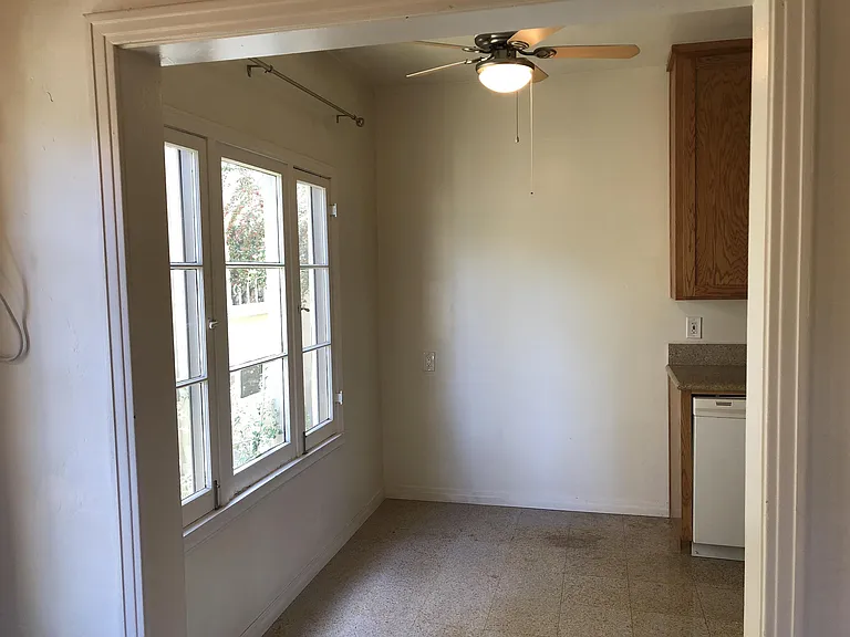 264 S Reeves Dr — Photo 6