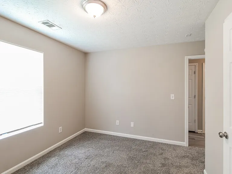 160 Avery Dr — Photo 14