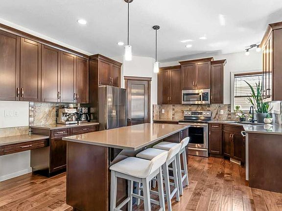 3rd image of 7 N Rosewood Rise