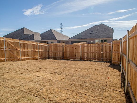 3rd image of 1818 Cross Oaks Dr