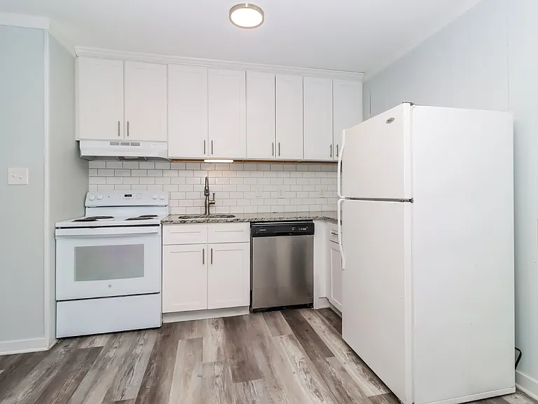 2325 15th St NE — Photo 8