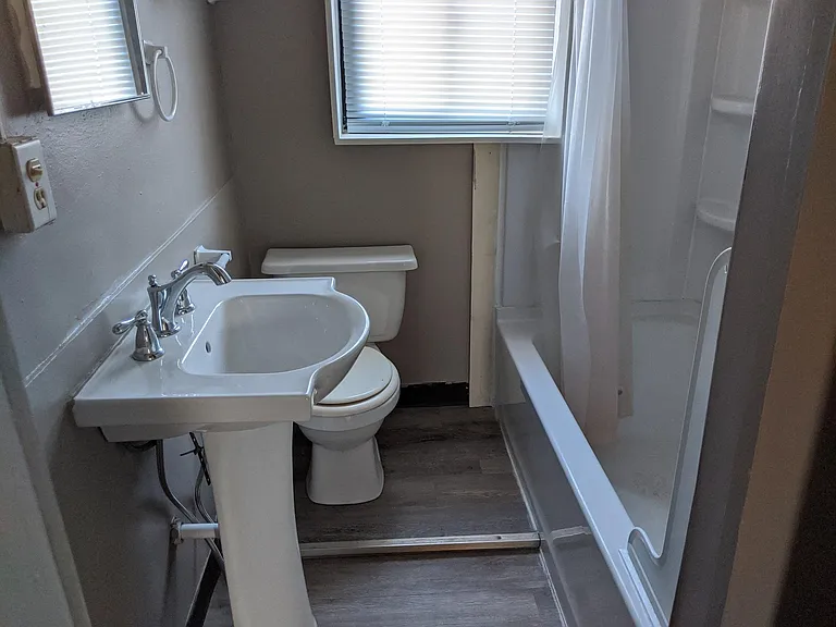 392 E Tompkins St — Photo 14