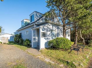 929 SW Alder St, Newport, OR 97365