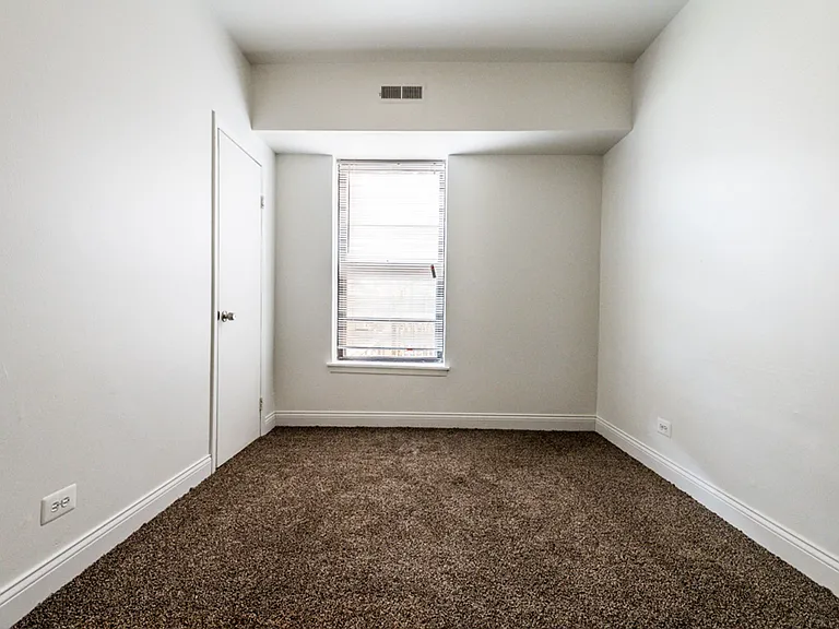 5046 S Champlain Ave — Photo 13