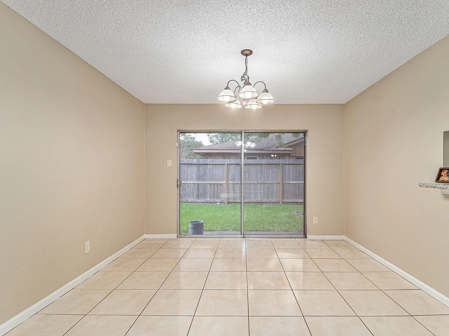 3 bed, 2.0 bath, 1663 sqft, $1,980 — Photo 3
