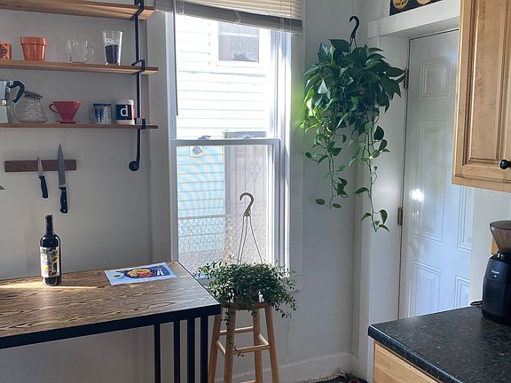 3rd image of 2527 Thurman Ave APT 2