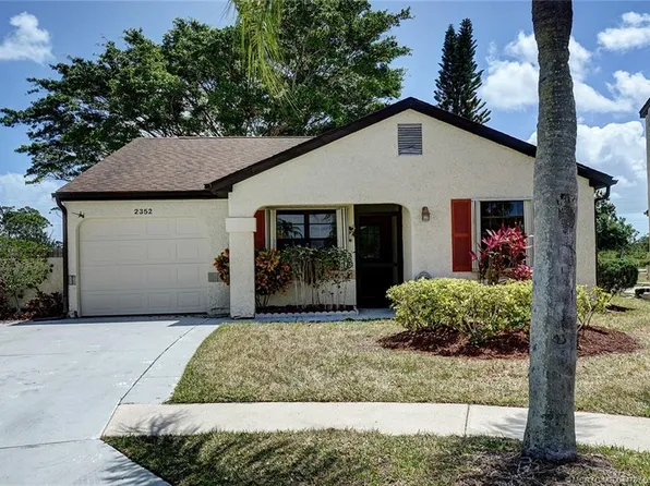 2352 SE Brekenridge Cir, Port Saint Lucie, FL 34952