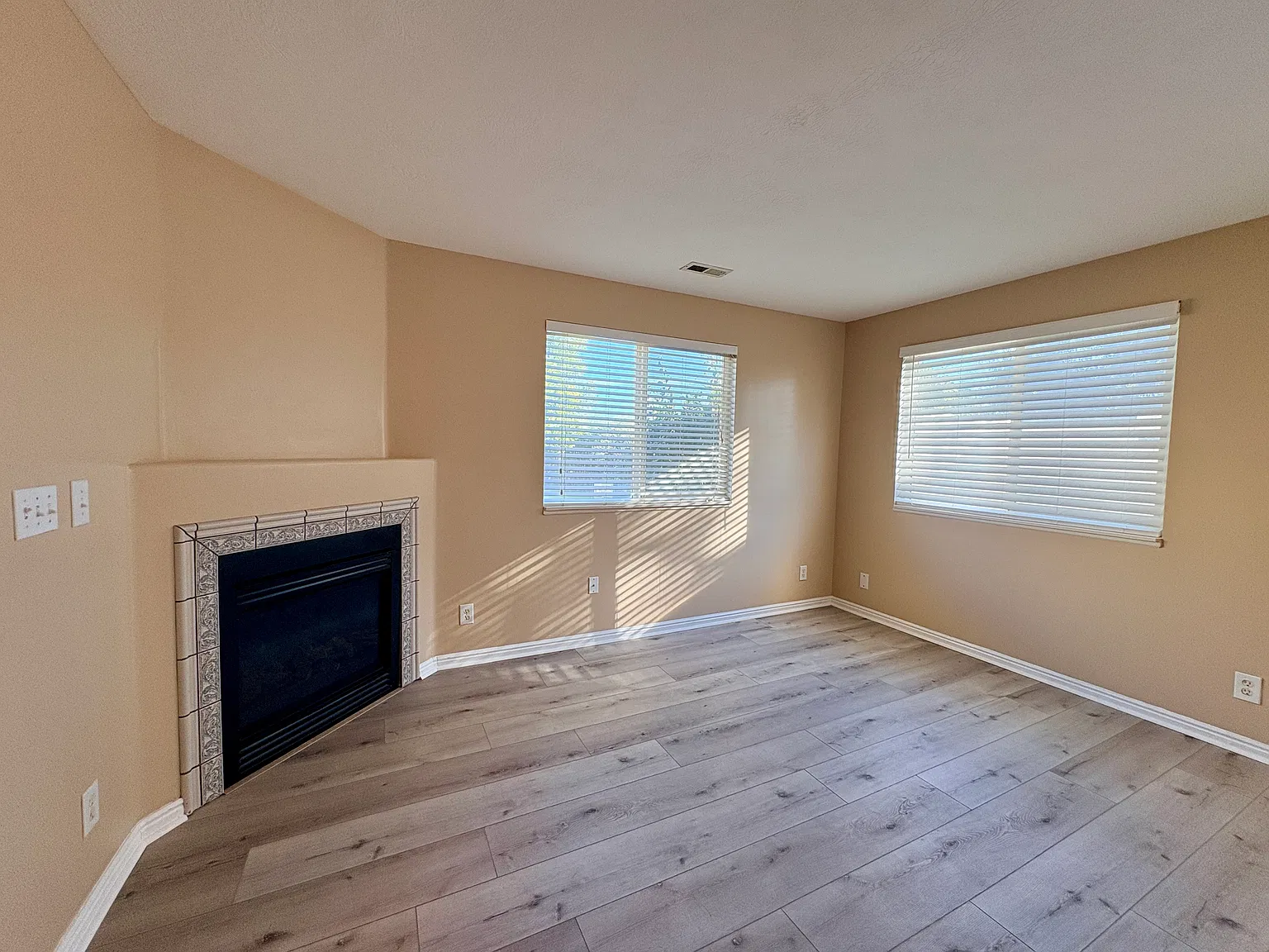 3 bed, 2.5 bath, 1254 sqft, $1,850 — Photo 2