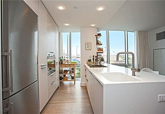 5th image of 5-19 Borden Ave #1H