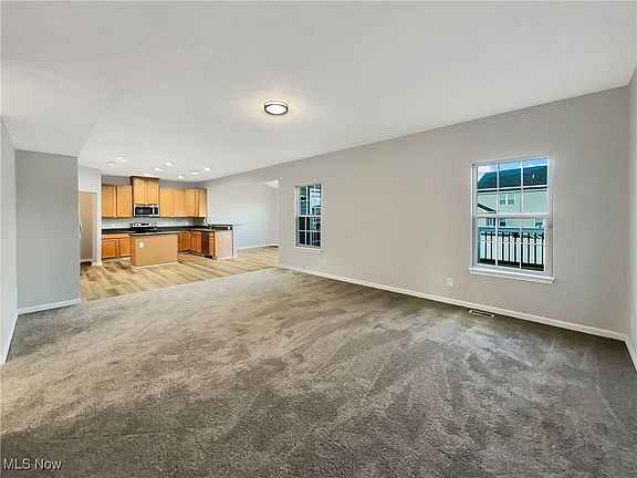 4th image of 4688 Briar Hill Dr