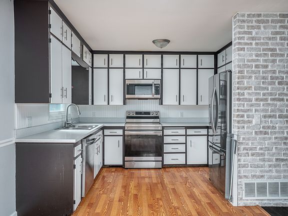 4th image of 2853 Forest Rd