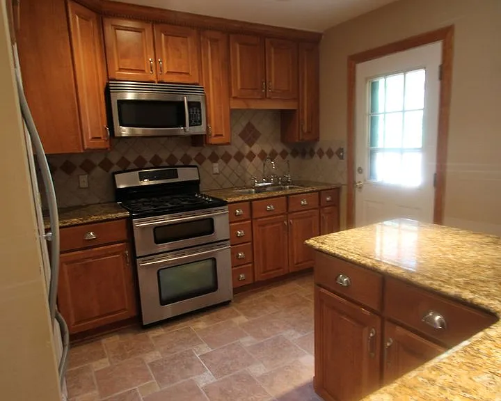 1636 Amber Ln — Photo 4