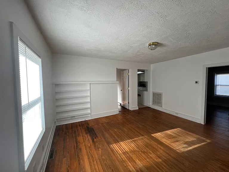 224 Howard St — Photo 3