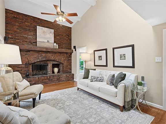 4th image of 2475 Southvue Dr