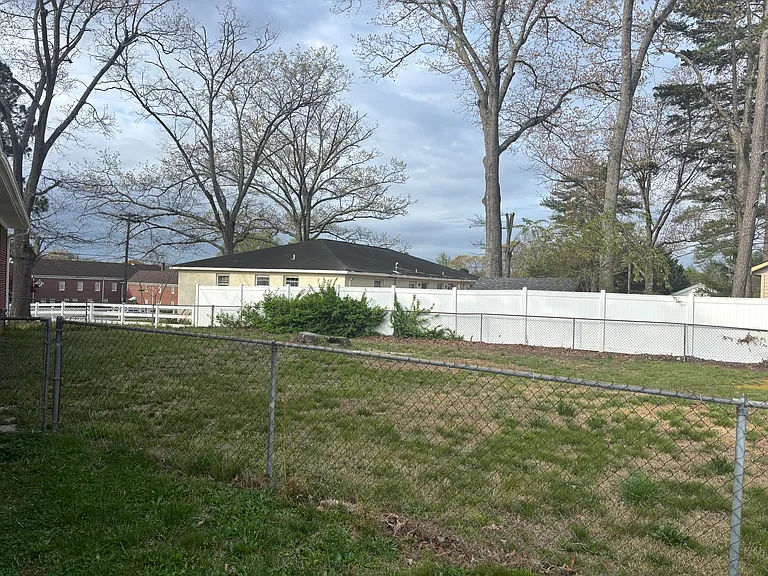 1 Dickens Ln — Photo 4