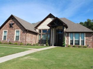 209 Sunnys Halo Blvd, Bullard, TX 75757