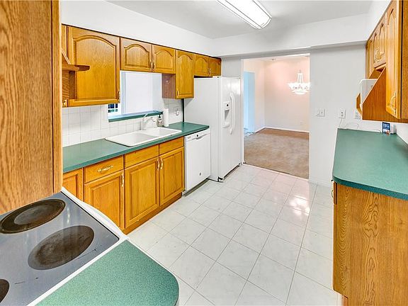 5th image of 1920 SW 31st Avenue