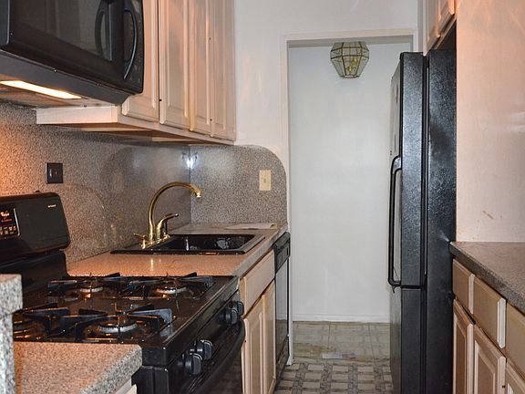 2nd image of 2935 W 5th St APT 6G