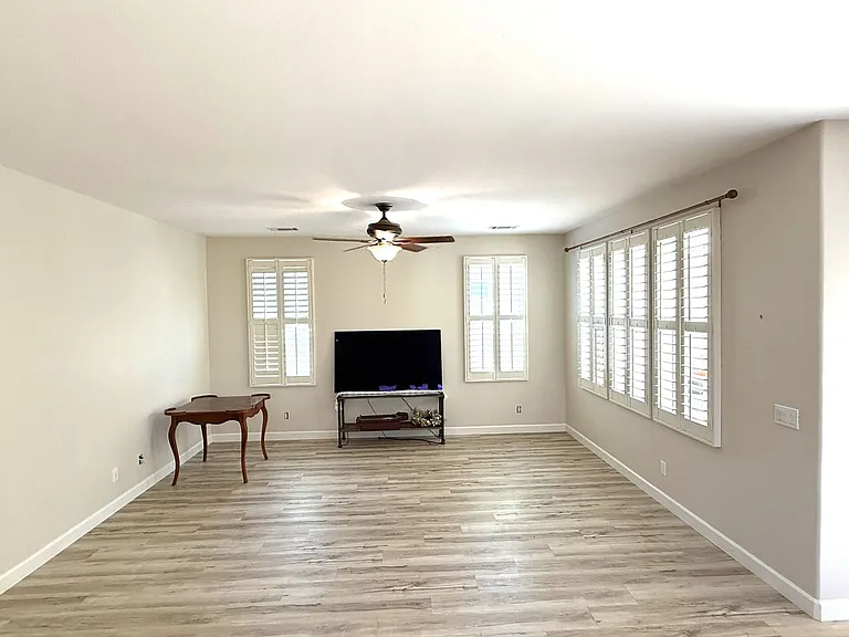 10302 Oldham Ln — Photo 2