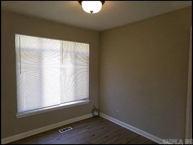 40 Barbara Dr — Photo 13
