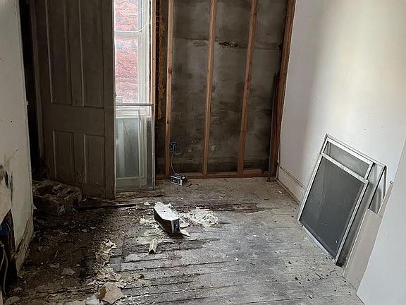 4th image of 1143 Kaighn Ave