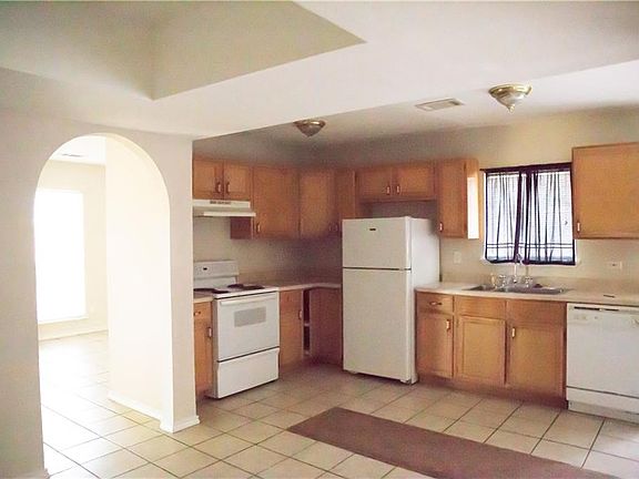 3rd image of 2838 Emberwood Dr