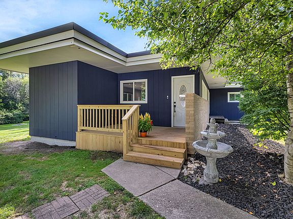 2nd image of 209 Oak Dr