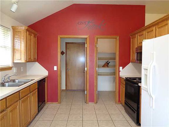 5th image of 708 SW 160th St