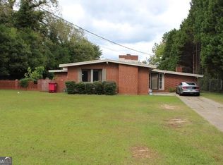 721 E McCarty St, Sandersville, GA 31082
