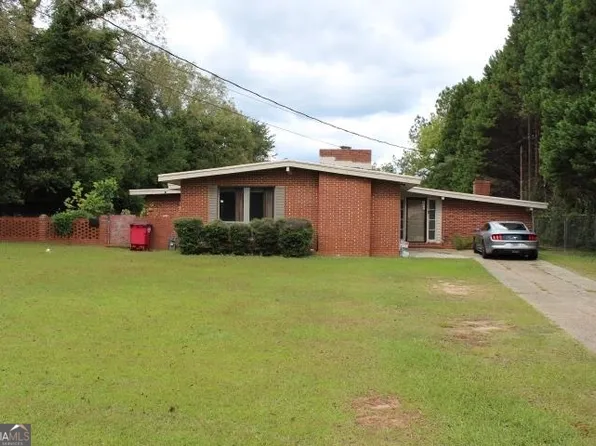 721 E McCarty St, Sandersville, GA 31082