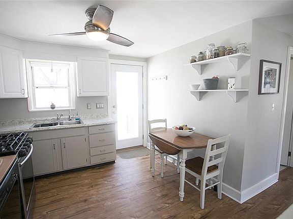 3rd image of 25 Glenwood Ave