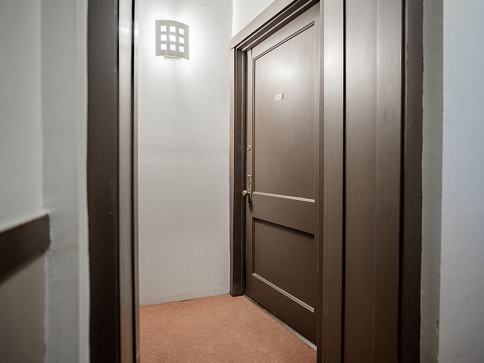 Unit S2 (709 Barry)