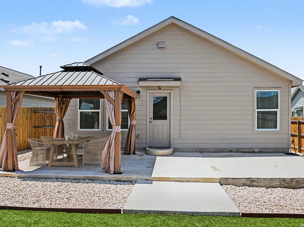 2926 Charpak Dr, Converse, TX 78109