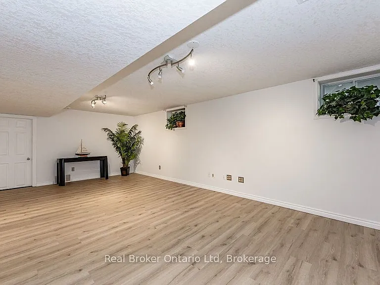 195 Edinburgh Rd S #LOWER — Photo 5