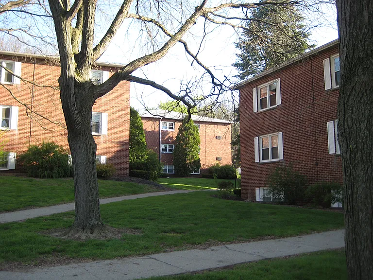 Park Hill Lane Apartments — Photo 31