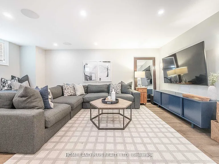 70 Mann Ave — Photo 17