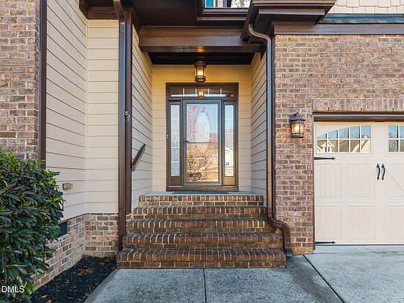 2nd image of 30 Buttonwood Ct