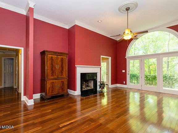4th image of 530 Brookside Dr