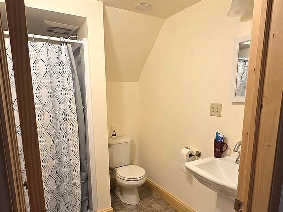 4th image of 519 12th Ave W #1/2