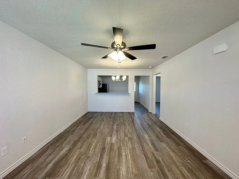 222B Dolphin Dr — Photo 3