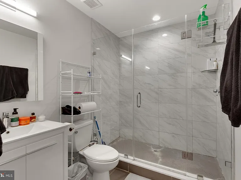 385 Martin St #1F — Photo 12