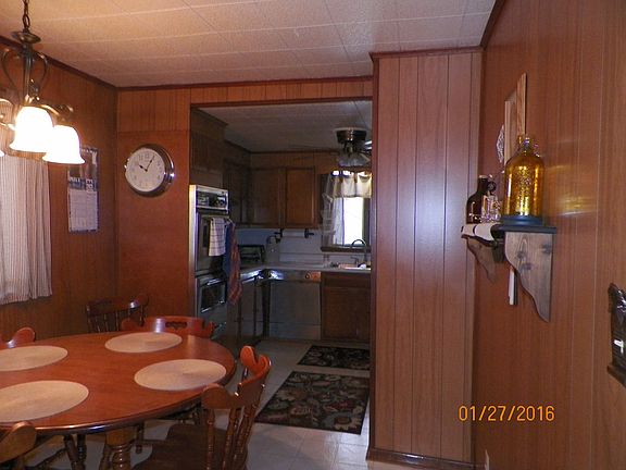 kitchen/table area