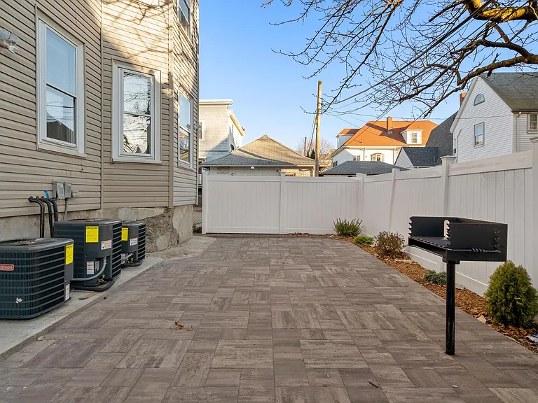 1061 Saratoga St #4 — Photo 15