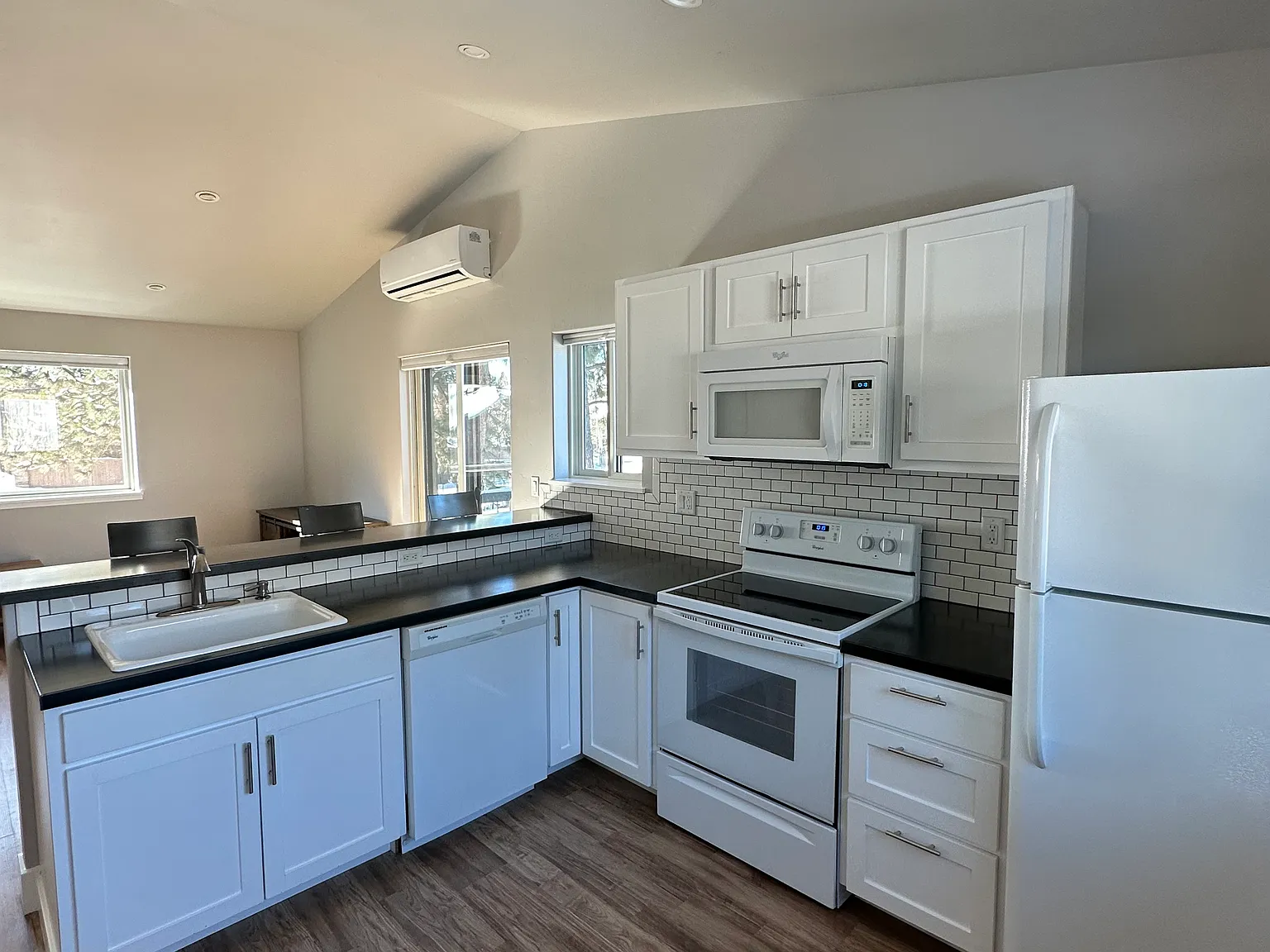 1 bed, 600 sqft, $1,800 — Photo 1