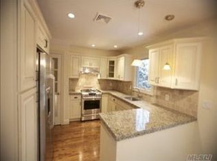 16 Roxbury Rd, Port Washington, NY 11050